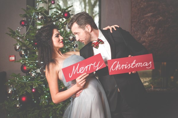 sesja świąteczna, ślub i wesele w Święta, czerwone świąteczne tabliczki